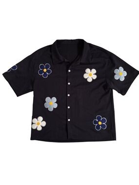Unknown Short-Sleeve Button-Up Shirt with Daisy Appliqués